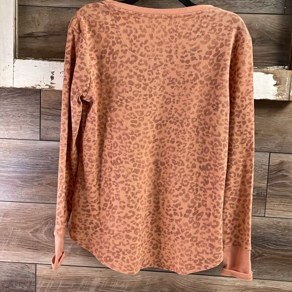 EDDIE BAUER Ladies Thermal Henley Shirt Top Autumn Rose Cheetah Size Large NWT - Picture 7 of 12